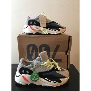 Women’s Yeezy 700